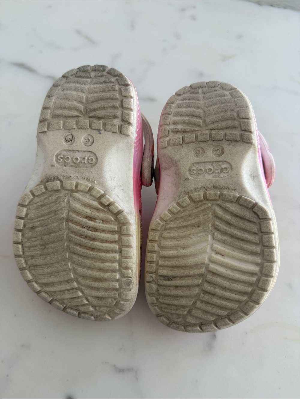 Kids Pink Ombre Crocs with Rainbow & Cloud Charms Size 6 - Picture 5 of 7